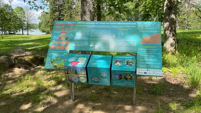 Attēls: ezeri vieno Stāmerienas ezera infostends