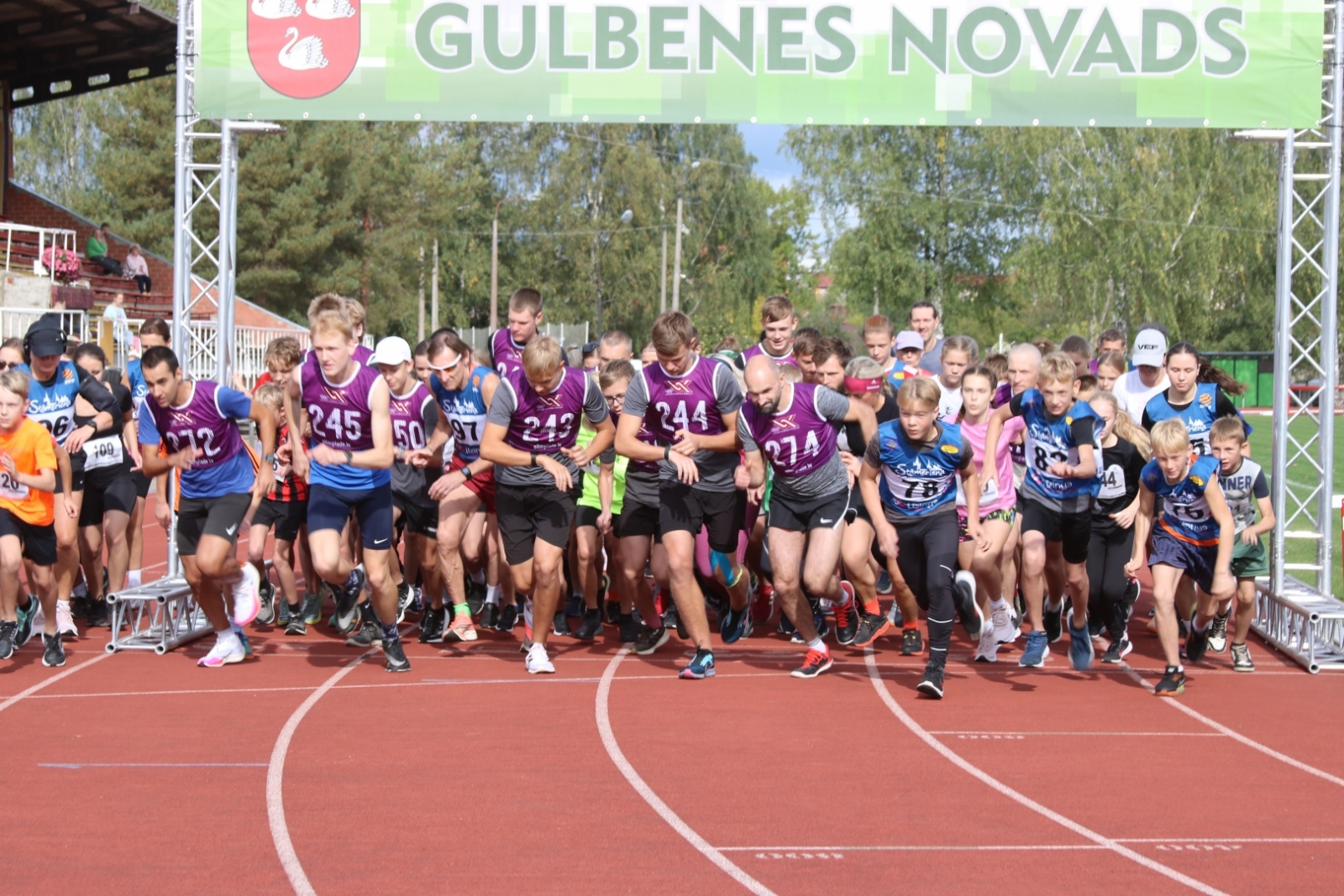 Attēls: Gulbenes apļi dalībnieki