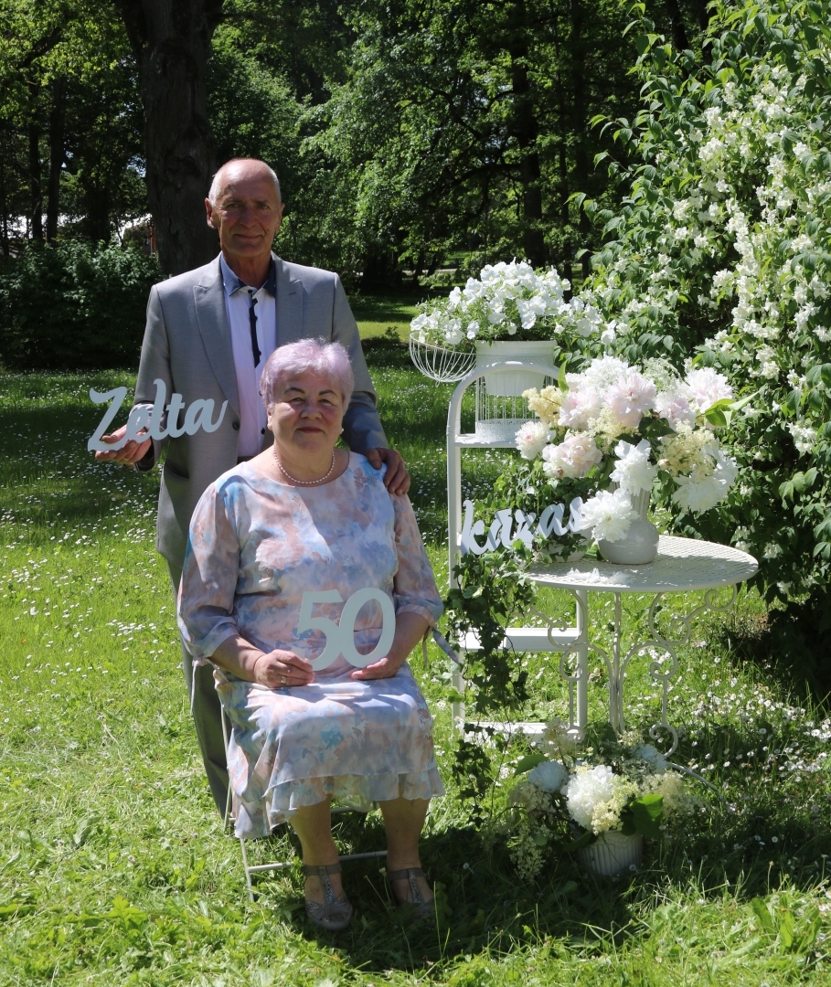 Attēls: 15.06.2024. Stāmerienas pils dārzā tika svinētas Goda kāzu jubilejas.
