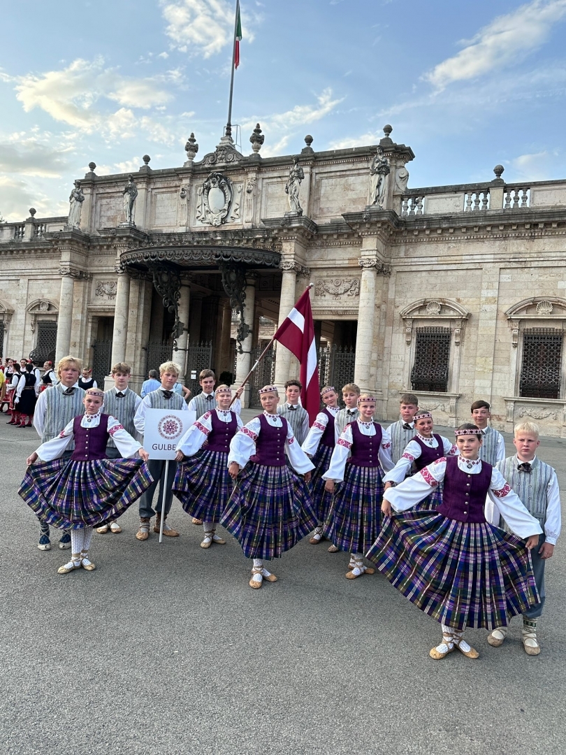 Piedalās starptautiskā festivālā Itālijā