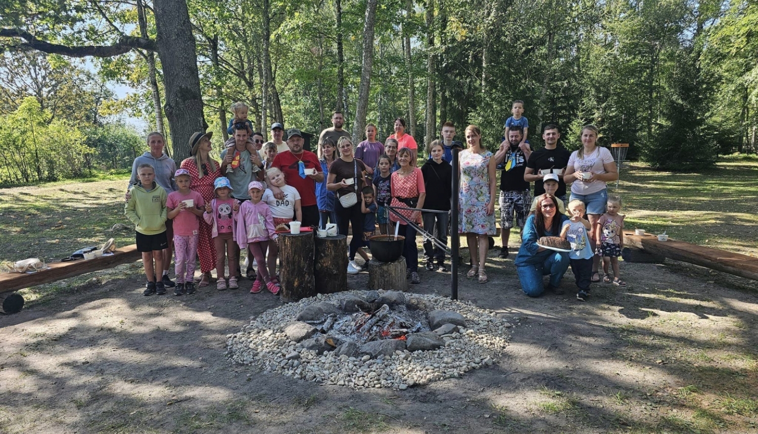 Attēls: Tēvu dienā atklāj atjaunoto ugunskura vietu Stāķu parkā